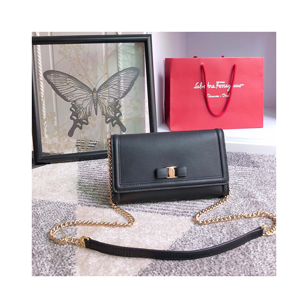 FERRAGAMO 페레가모 미디움 체인 숄더백 22C940-3