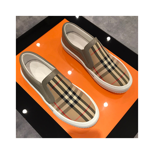 BURBERRY 버버리 남여공용 슬립온 B48090 2020/신상