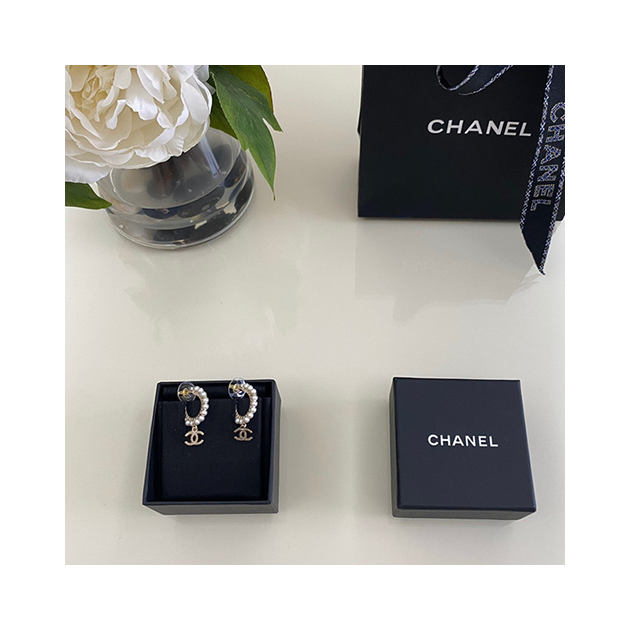 CHANEL 샤넬 귀걸이 C4011 2020/신상 (정품과 비교가능한 퀄리티 )