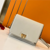 FERRAGAMO 페레가모 미듐 트리폴리오백 F621099-4/신상