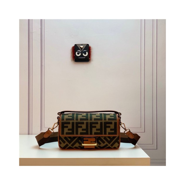 FENDI 펜디 아이코닉 바게트백