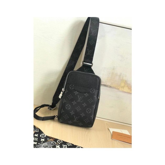 LOUIS VUITTON 루이비통 아웃도어 슬링백