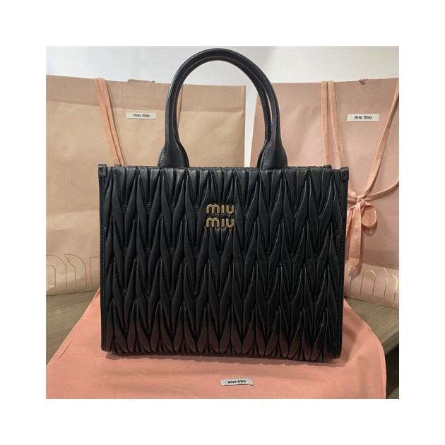 MIUMIU 미우미우 마테라쎄 나파 가죽 토트백 라지 5BG258