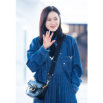 [배우 손예진] VALENTNIO 발렌티노 올타임 소프트 그레인 송아지 가죽 숄더백