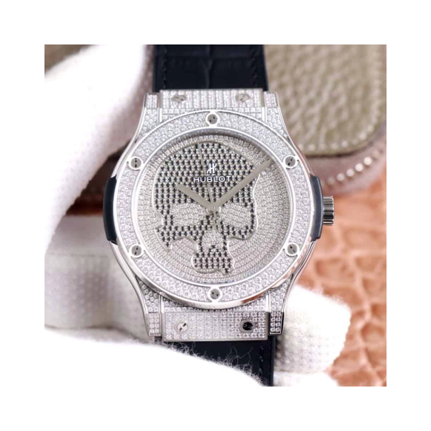 HUBLOT 위블로 클래식퓨전 스컬 풀다이아 화이트 한정판 511.NX.9000.LR.1704