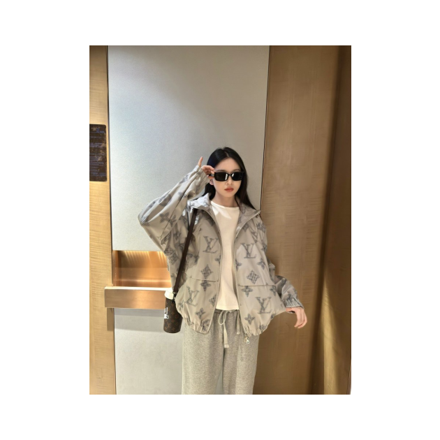 LOUIS VUITTON 루이비통 모자이크 모노그램 자카드 윈드브레이커