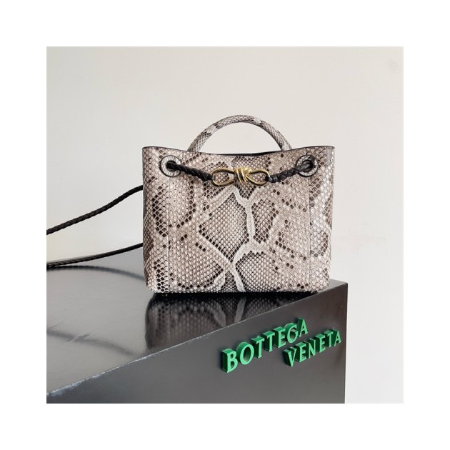 BOTTEGA VENETA 보테가베네타 안디아모 스몰 토트백 743568 2024/신상