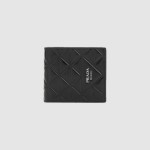 PRADA 프라다 오목 엠보 가죽 지갑 2M0513