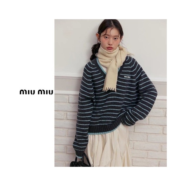 MIUMIU 미우미우 브이넥 스트라이프 니트 2COLOR
